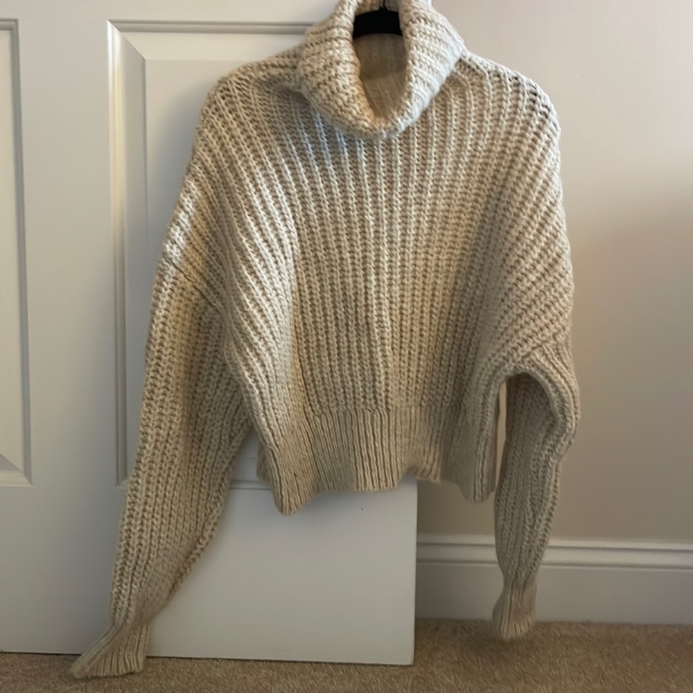 Zara Small Chunky Cream Knit Sweater